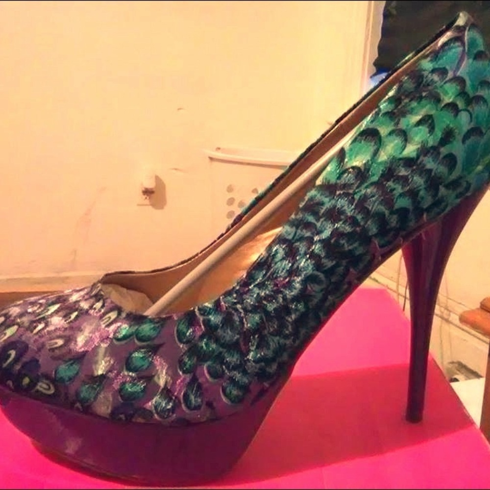 Shoe Dazzle Peacock Pumps